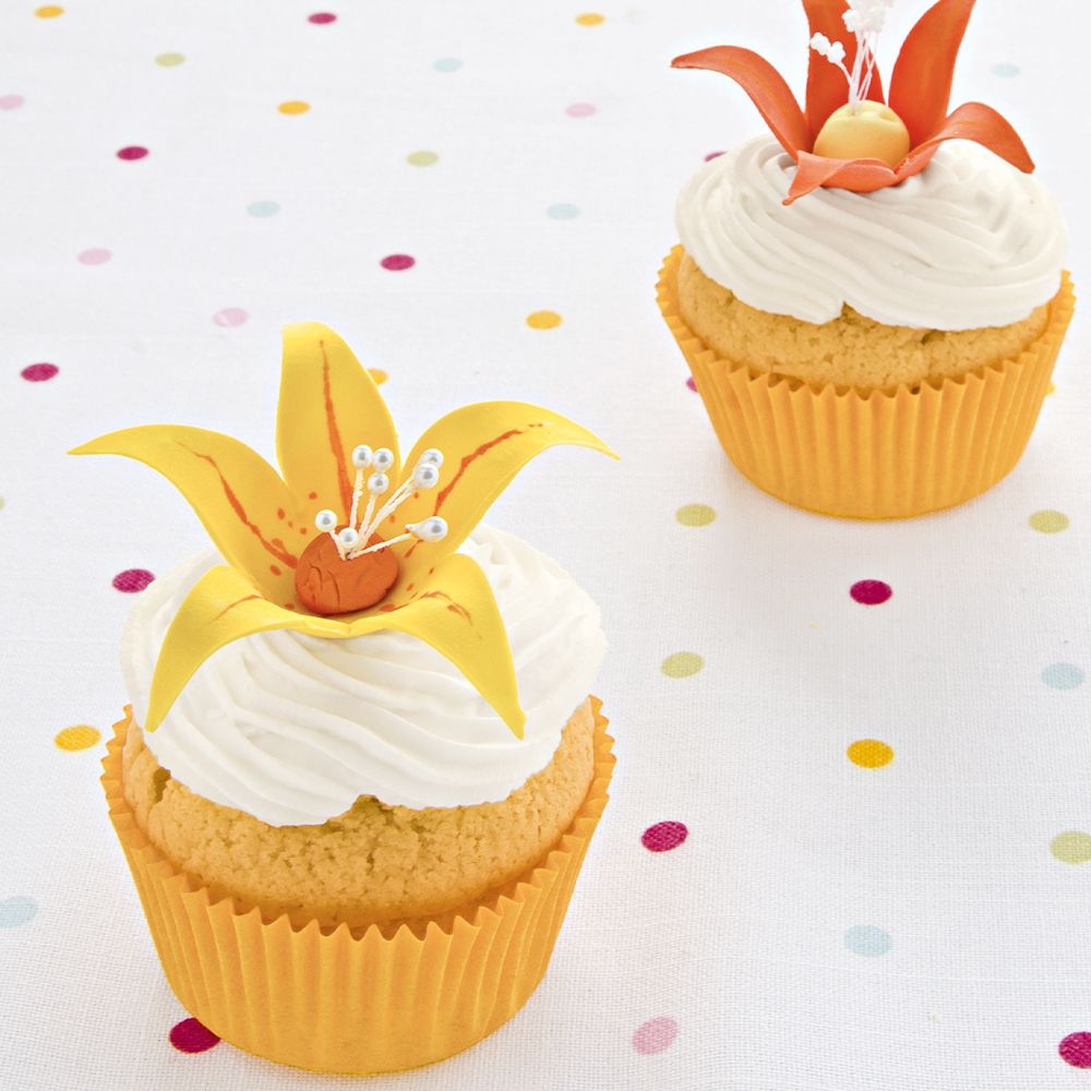 Städter - Ausstecher mit Auswerfer Lilien - 65 / 75 mm - Set, 2-teilig Städter - Ausstecher mit Auswerfer Lilien - 65 / 75 mm - Set, 2-teilig