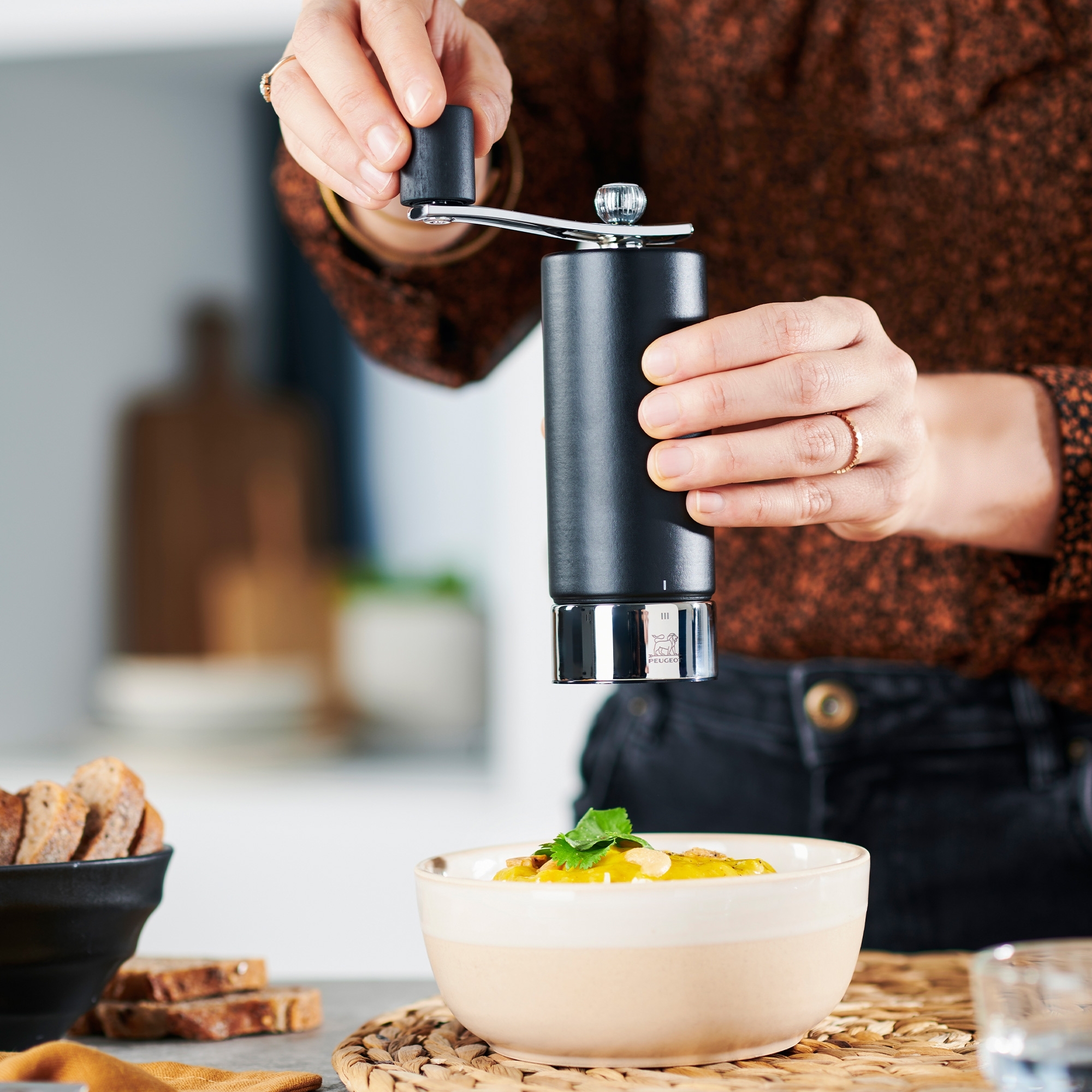 PSP Peugeot - Spice mill with crank Isen - Black