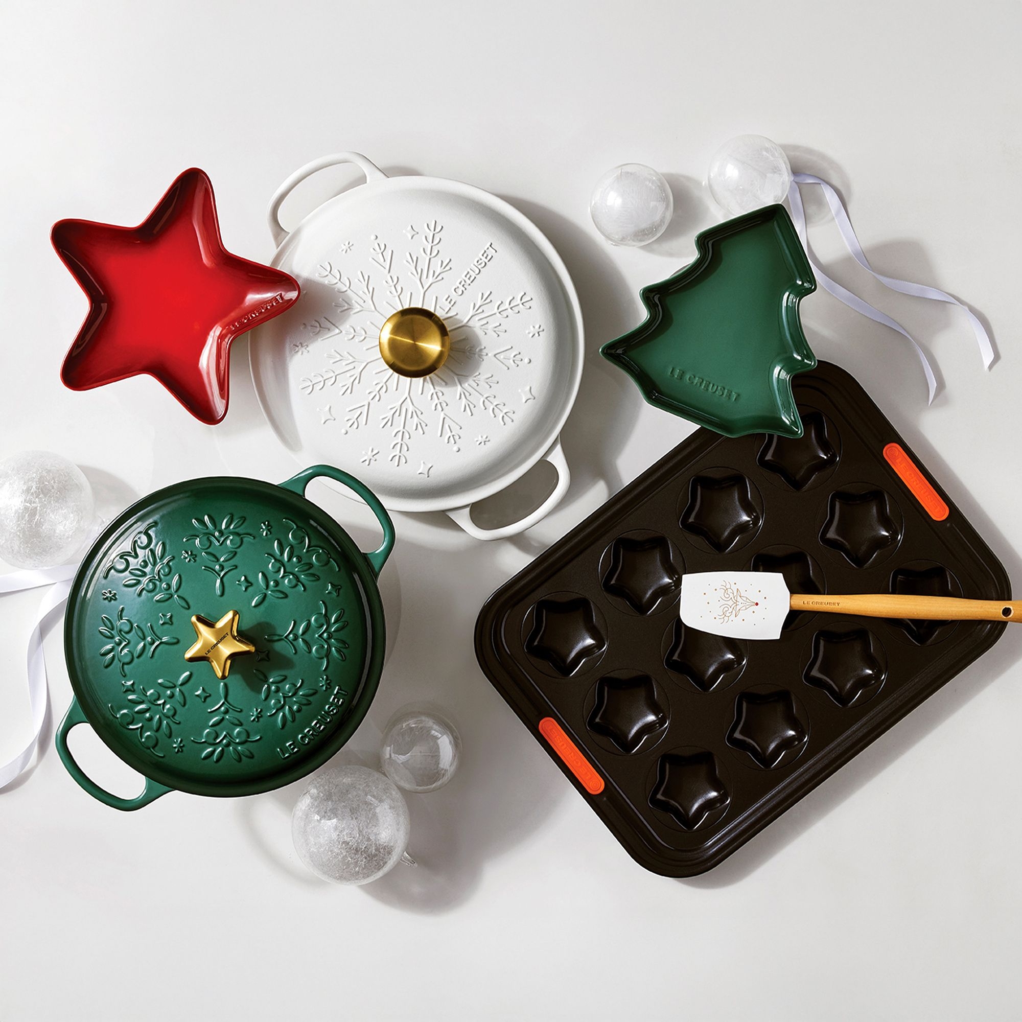 Le Creuset - Cast Iron Shallow Casserole with Gold Knob 26 cm