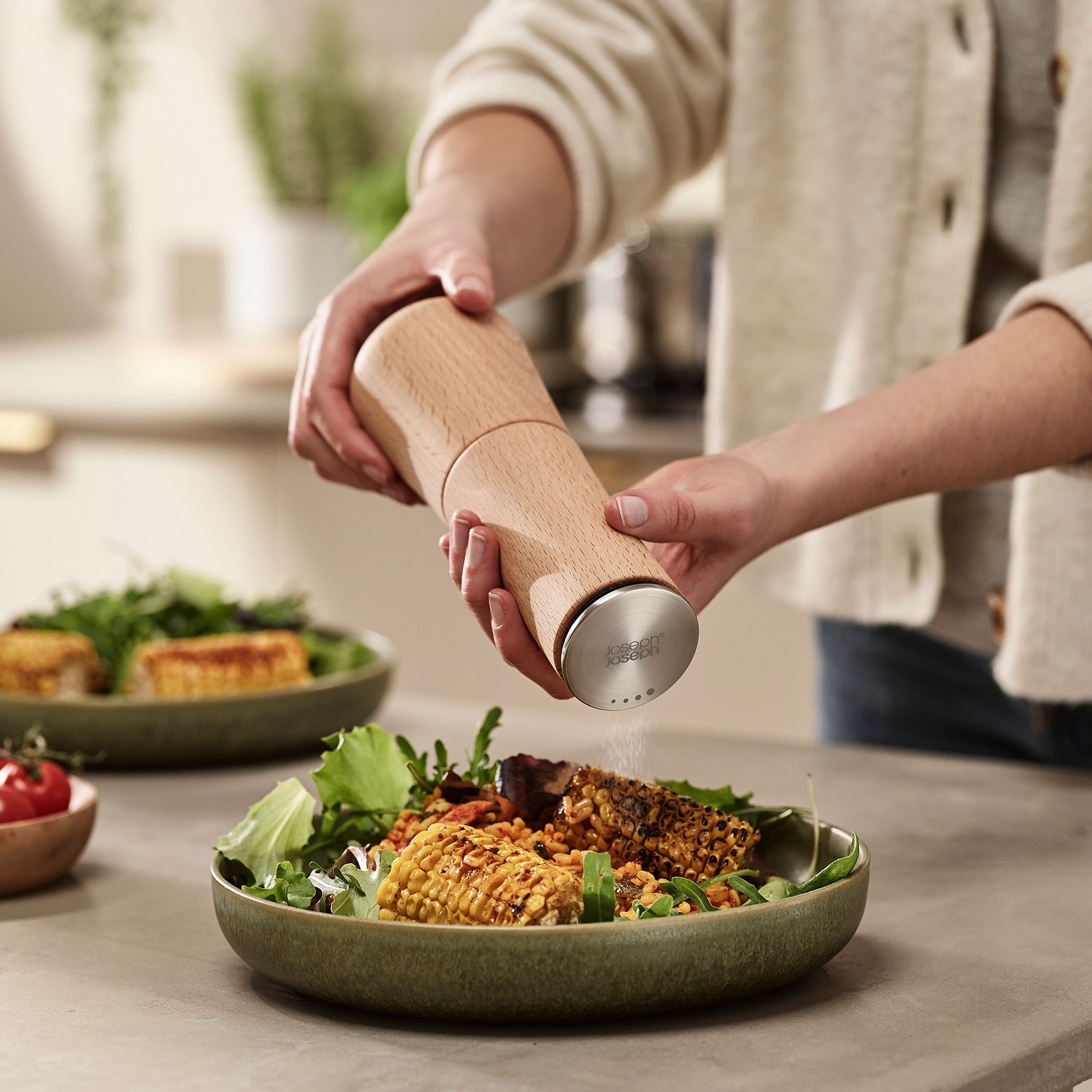 Joseph Joseph - Milltop™ saltmill - wood Joseph Joseph - Milltop™ saltmill - wood