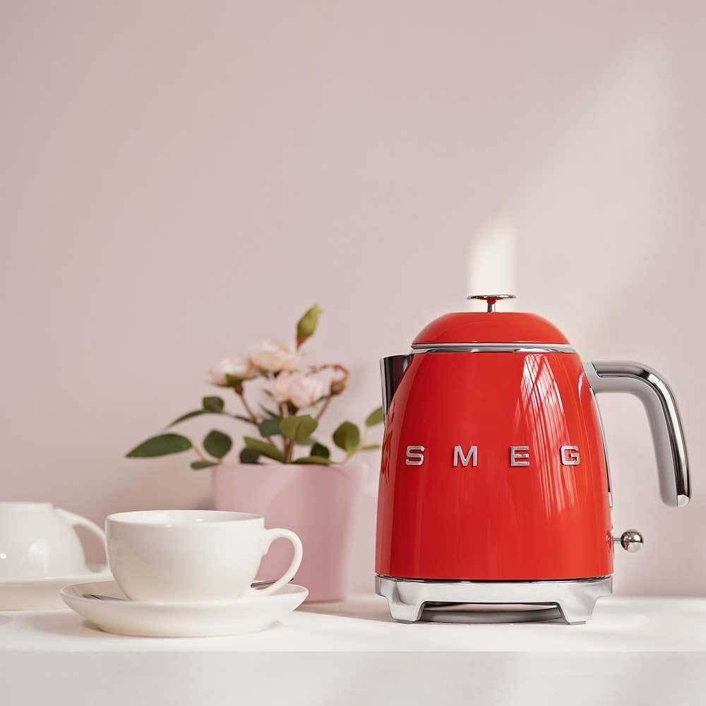 Smeg - 0.8 L kettle with KLF05 - design line style The 50 ° years Smeg - 0.8 L kettle with KLF05 - design line style The 50 ° years