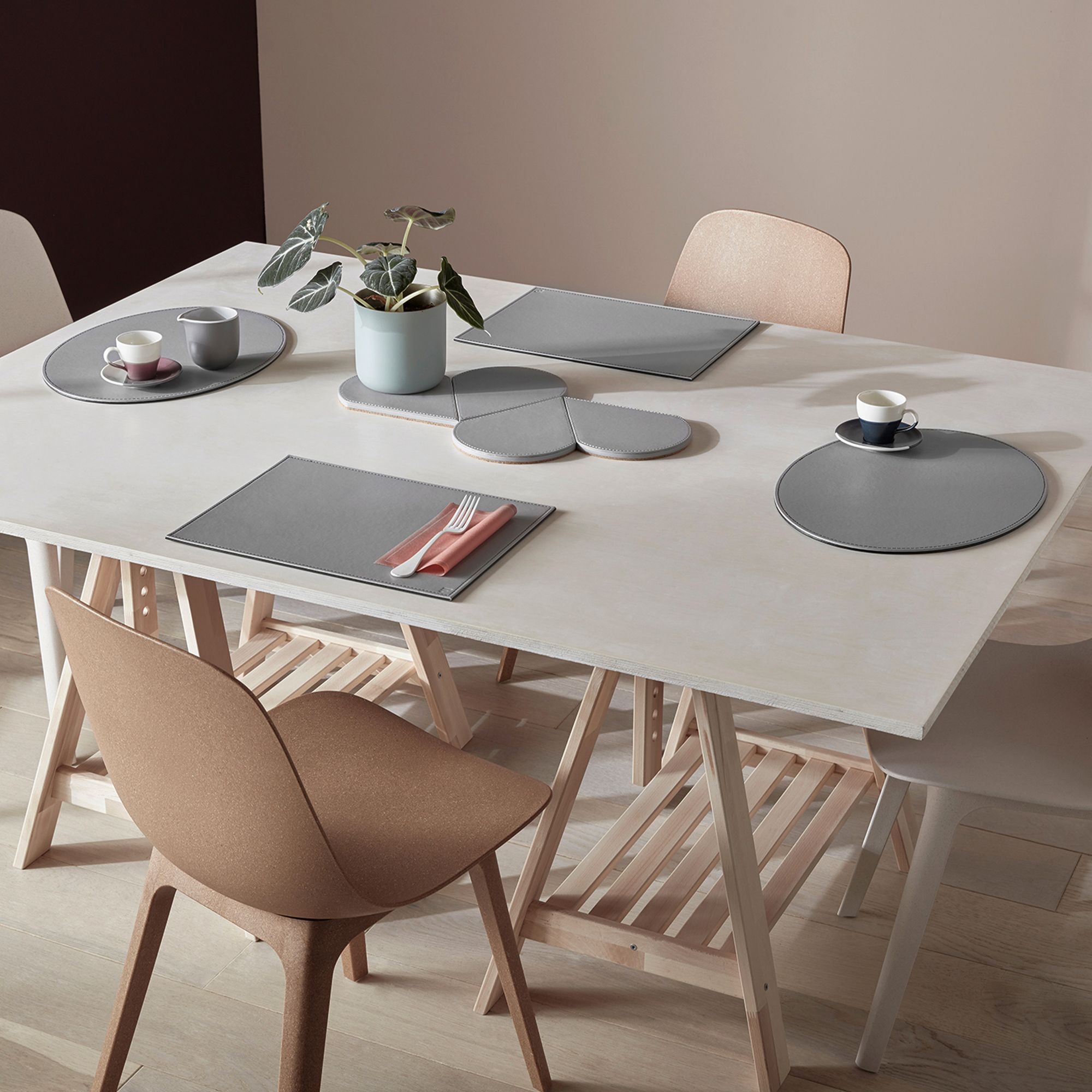 Freeform - Oval placemat - Taupe/White - 45 x 34 cm