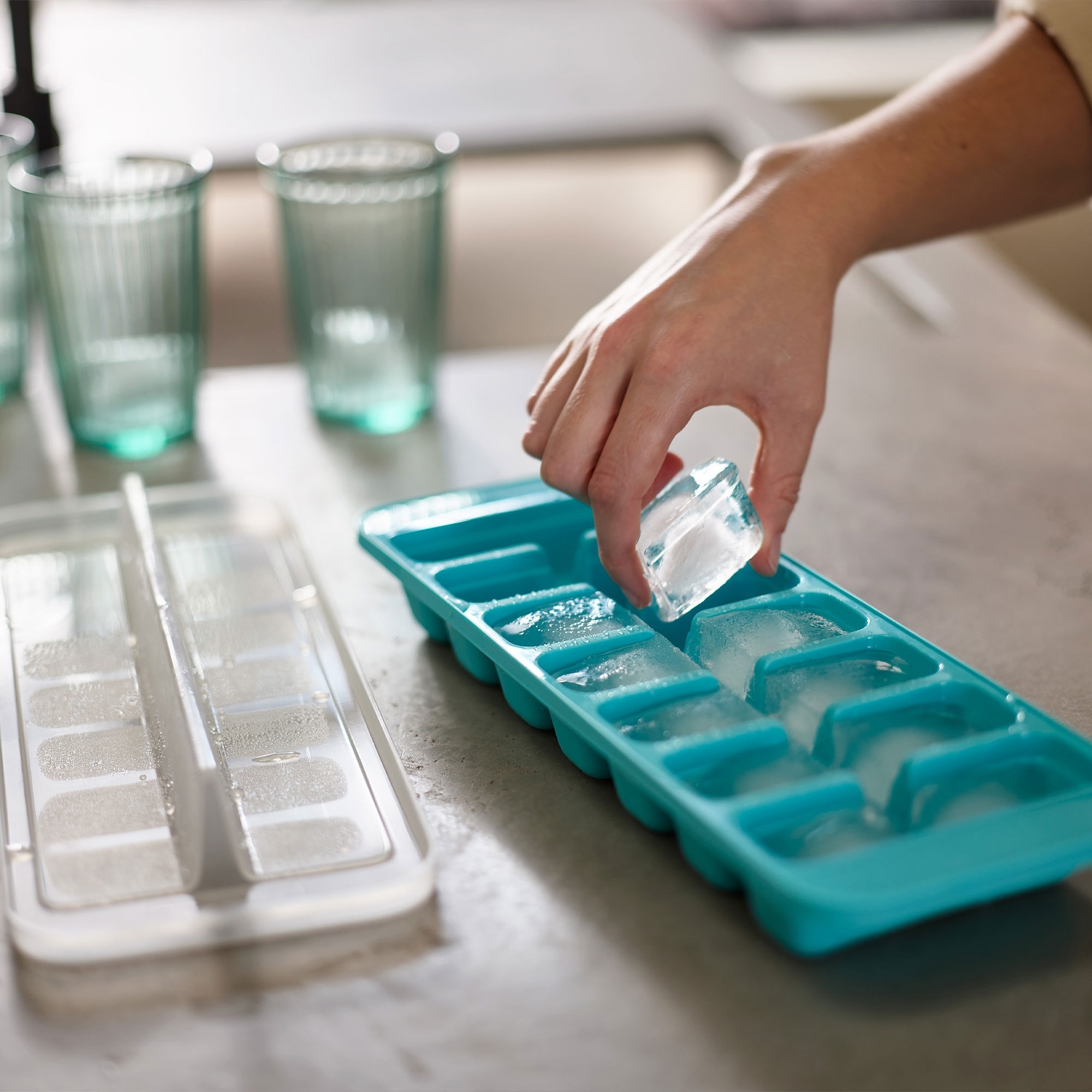 Joseph Joseph - Flow™ Easy-fill ice cube tray - 2-pack - turquoise Joseph Joseph - Flow™ Easy-fill ice cube tray - 2-pack - turquoise