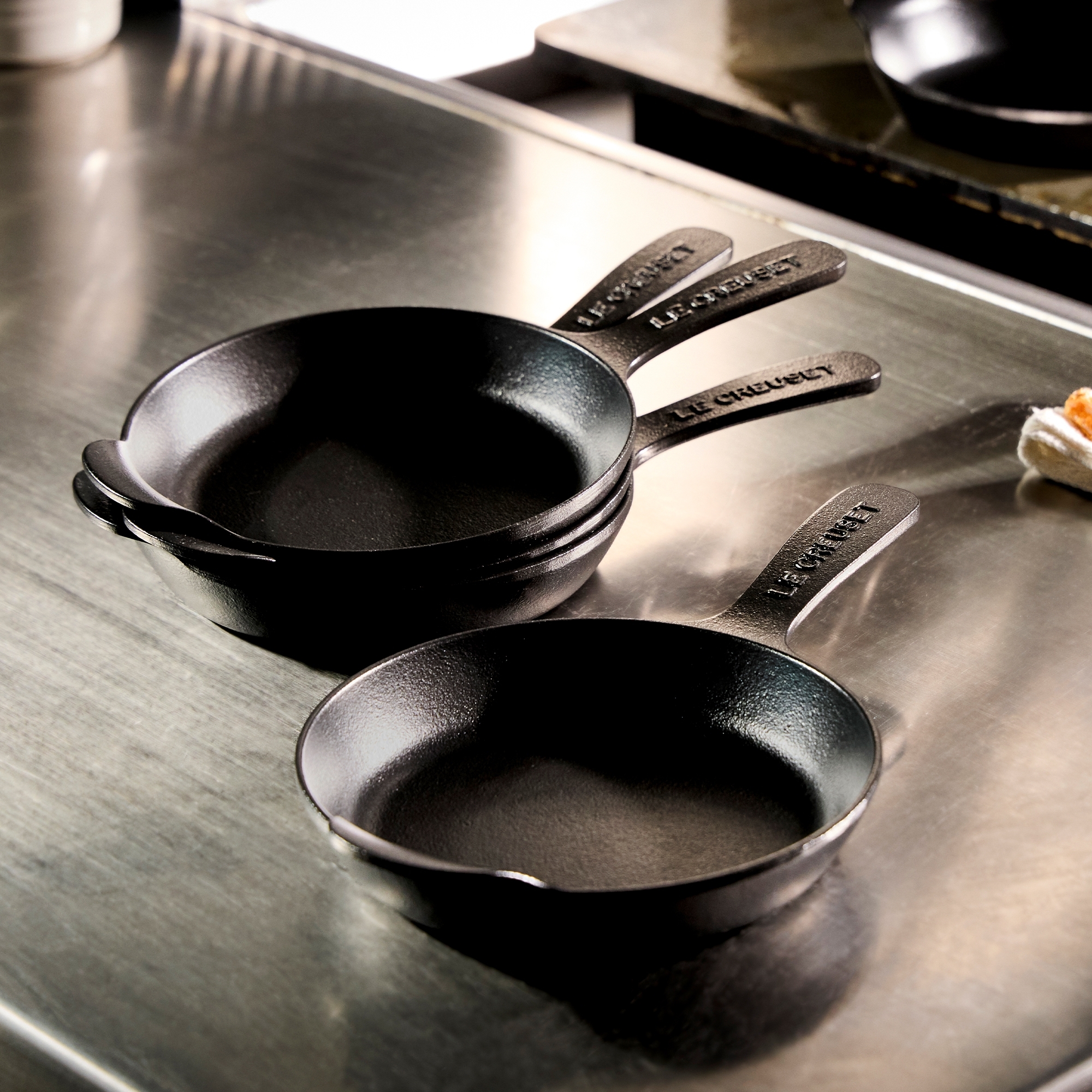 Le Creuset - Mini serving pan set of 4 - Black matt - Gourmand Collection Le Creuset - Mini serving pan set of 4 - Black matt - Gourmand Collection