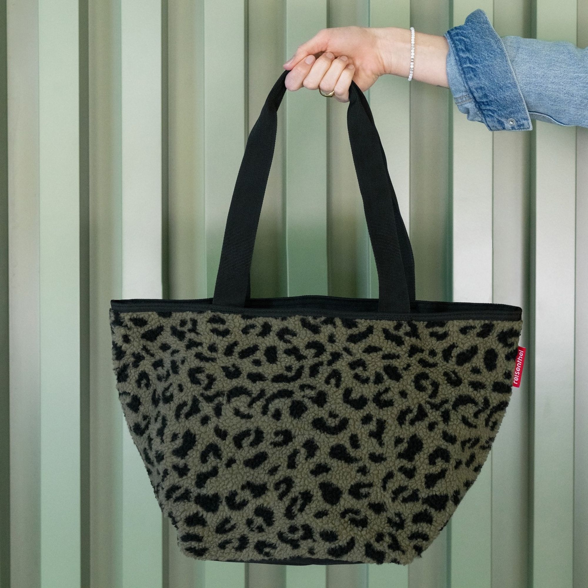 Bag with leopard pattern and black handles