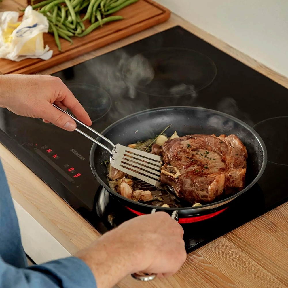 Eva Trio - Stainless Steel Frying pan 28 cm | Slip-Let® Laser Titanium