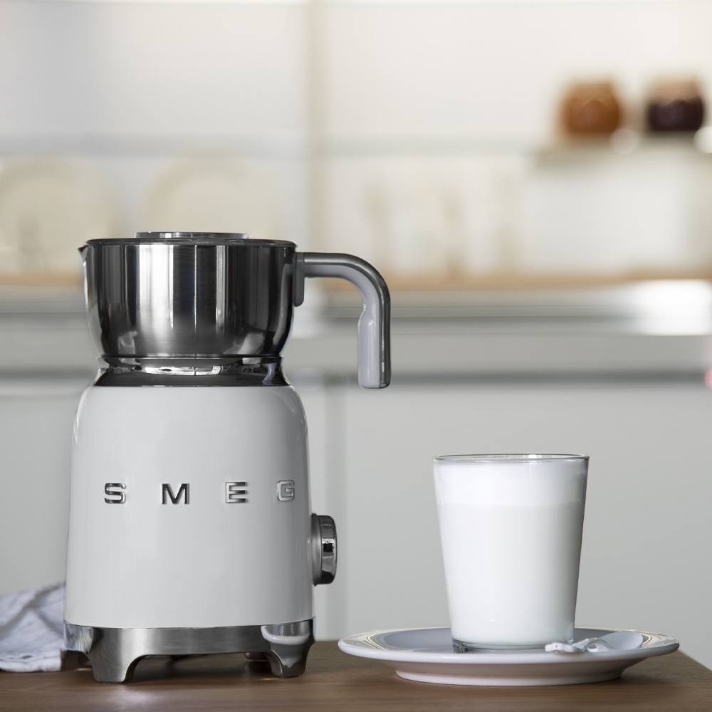 Smeg - milk frother MFF01 - design line style The 50 ° years Smeg - milk frother MFF01 - design line style The 50 ° years