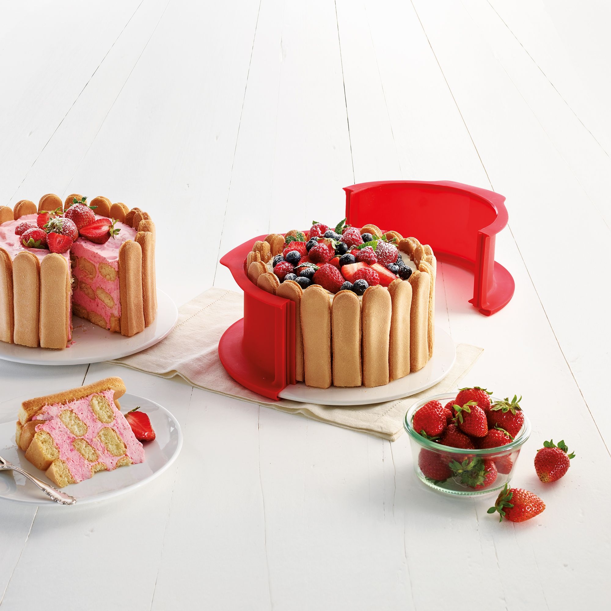 Lékué - Charlotte springform pan with plate, 18 cm red