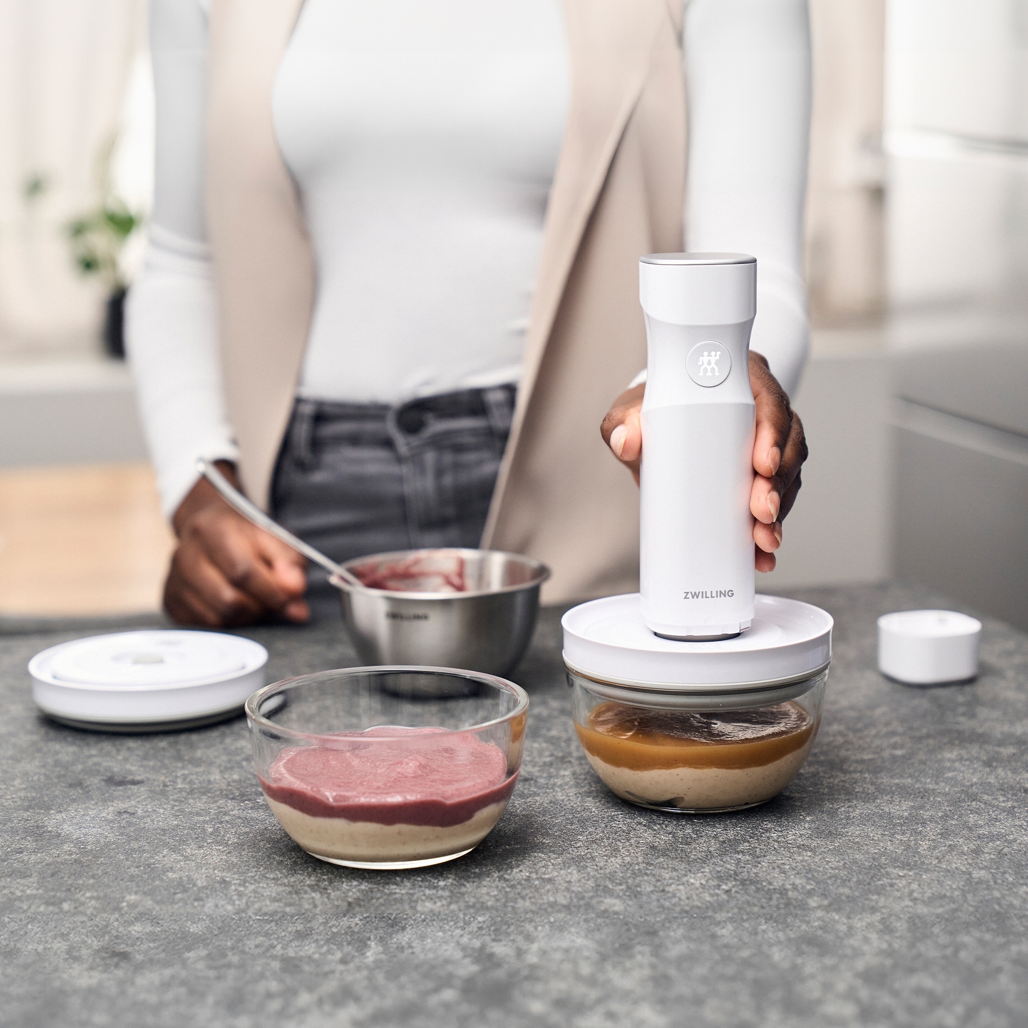 Elektrischer Kunststoff Vakuumierer auf Glasbehälter mit Bab