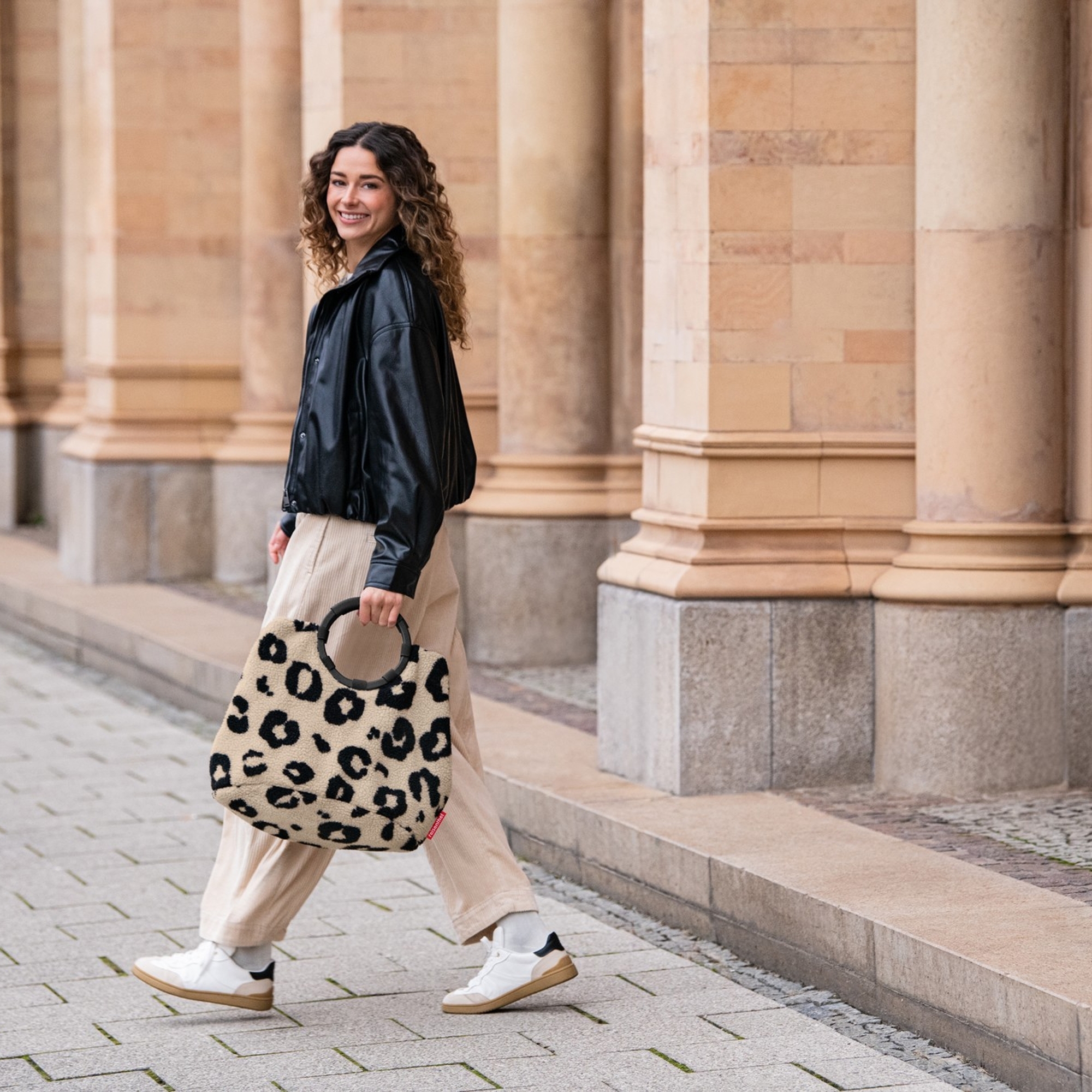reisenthel - loopbag hobo - teddy leo cream