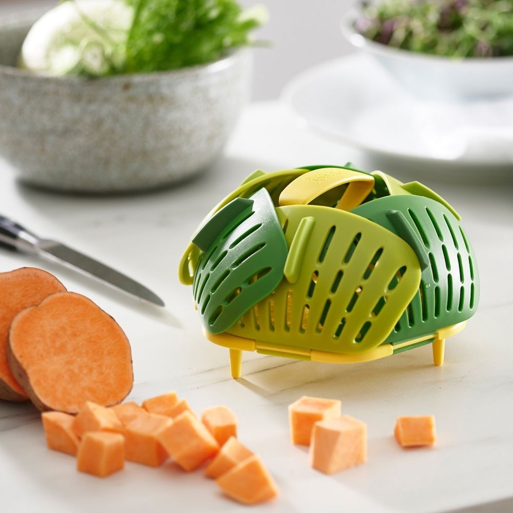 Joseph Joseph - Bloom™ Folding Steamer Basket Joseph Joseph - Bloom™ Folding Steamer Basket